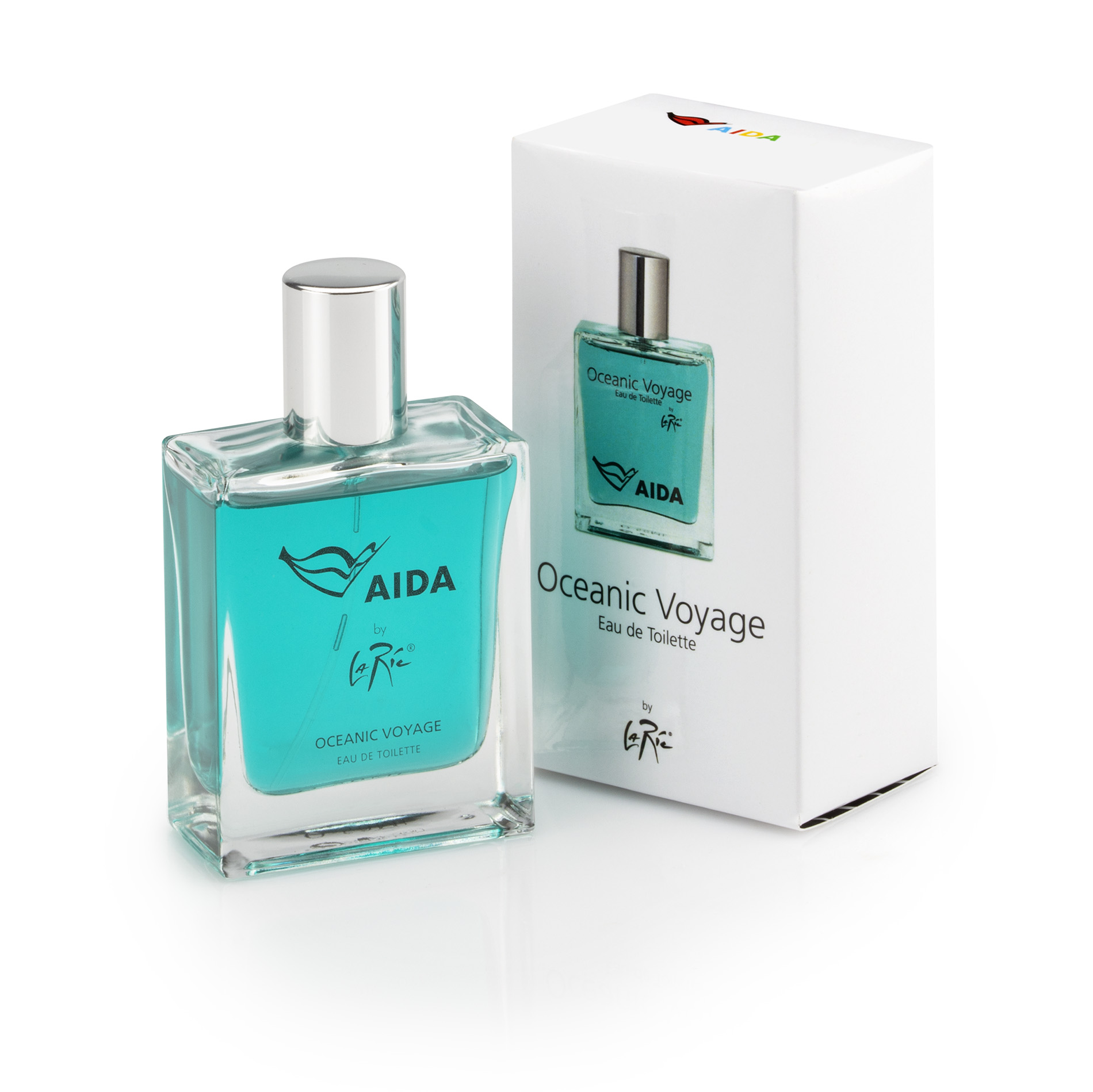 Transparenter, rechteckiger Glasflakon mit silbernem Zerstäuber und AIDA-Schifflogo in Rot auf der Vorderseite, daneben weiße Verpackung – Eau de Toilette ‚Oceanic Voyage‘ 50 ml