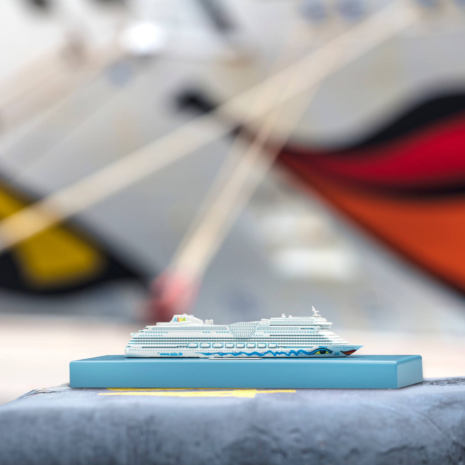 AIDAmar Modellschiff weiß