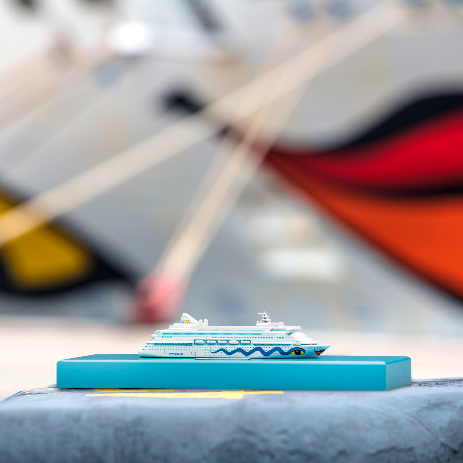 AIDAvita Modellschiff weiß