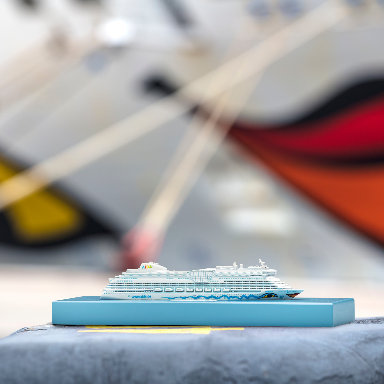 AIDAdiva Modellschiff weiß